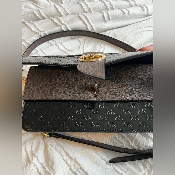 Use a couple times, excellent condition Mk purse. - Picture 7 of 9